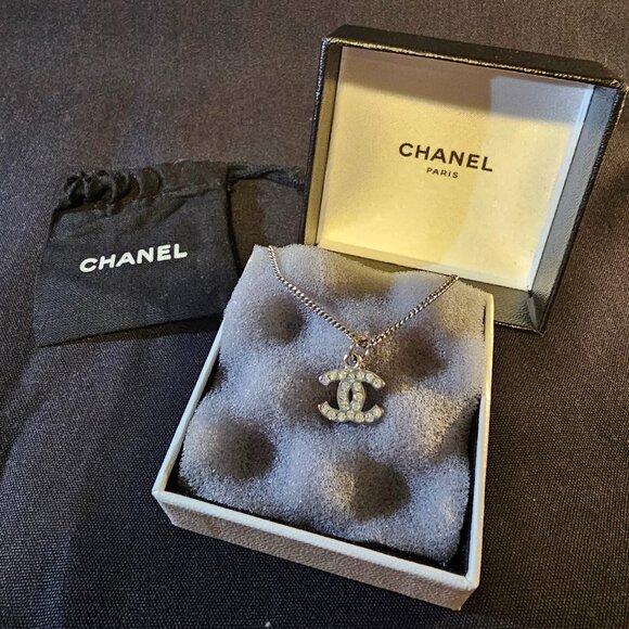 Chanel Swarovski Silver CC Logo Boucles Oreille Necklace - Picture 6 of 7